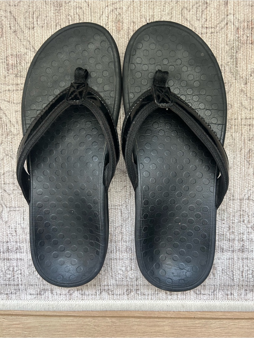 Vionic flip flops Size 9 black